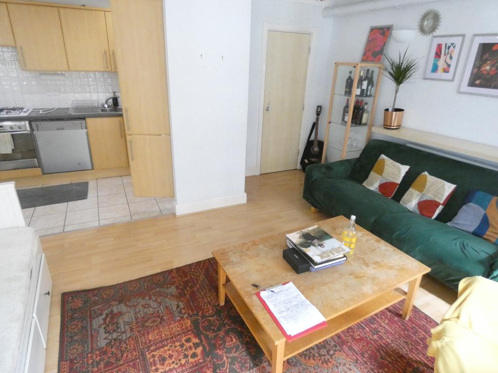 Apartment in London, St. George in the East, Whitechapel - View 2
