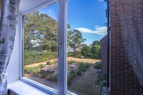 1 bedroom retirement property for sale, Hunting Gate, Birchington, Kent, CT7