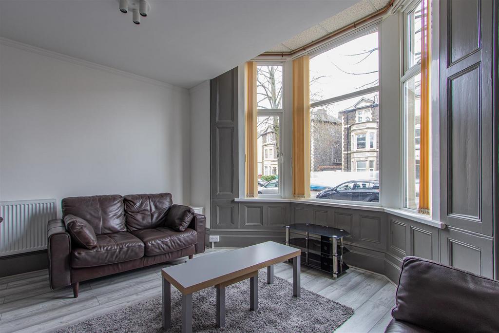 Apartment in Cardiff, Roath - View 3