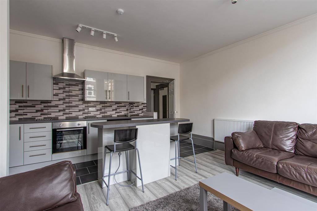 Apartment in Cardiff, Roath - View 4