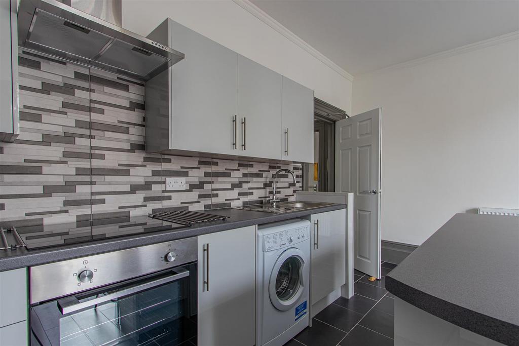 Apartment in Cardiff, Roath - More