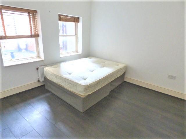 Apartment in Bow - View 5