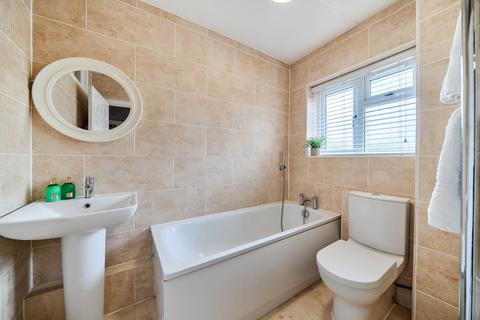2 bedroom maisonette for sale, Lynhurst Crescent, Uxbridge