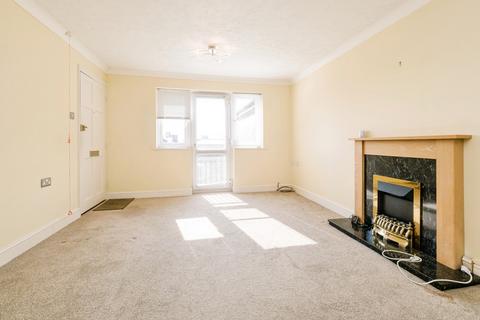 1 bedroom flat for sale, Chapel Lodge, Upminster Road South, Rainham, RM13