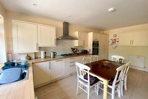 3 bedroom bungalow for sale, Wealden Way, Bexhill-On-Sea