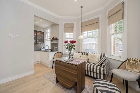 Studio for sale, Cheyne Row, London SW3