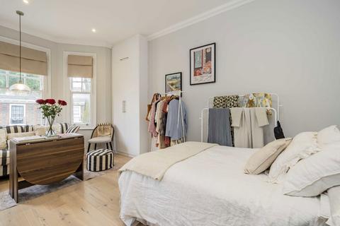 Studio for sale, Cheyne Row, London SW3