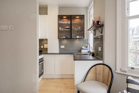 Studio for sale, Cheyne Row, London SW3