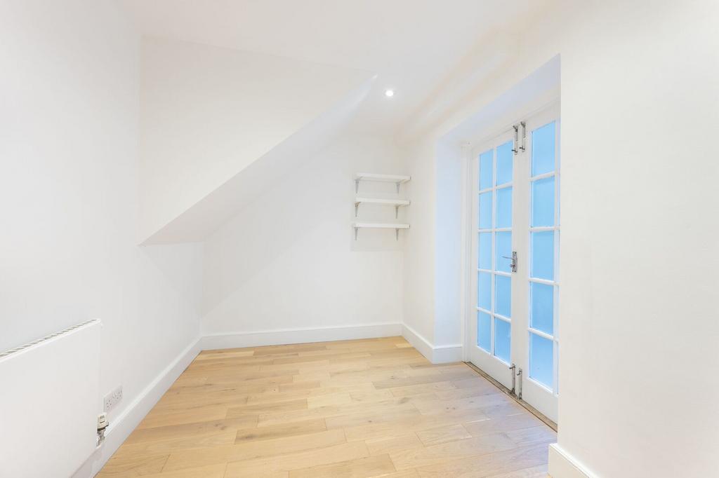 Apartment in London - View 5