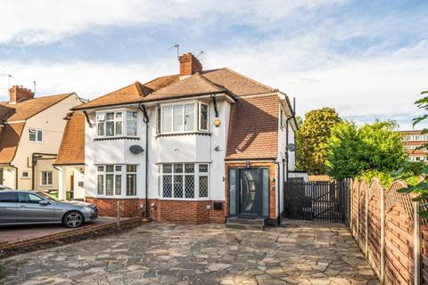 Mead Way, Bromley, Kent, BR2