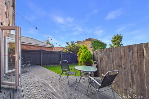 3 bedroom semi-detached house for sale, Wingfield Road, East Yorkshire HU9