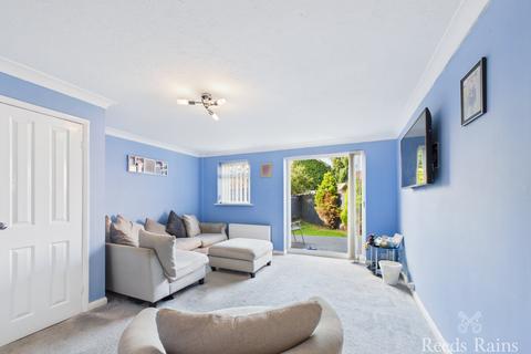 3 bedroom semi-detached house for sale, Wingfield Road, East Yorkshire HU9
