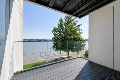 3 bedroom apartment for sale, Liner House, Royal Wharf, E16
