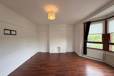 2 bedroom flat to rent, Dinart Street, Riddrie