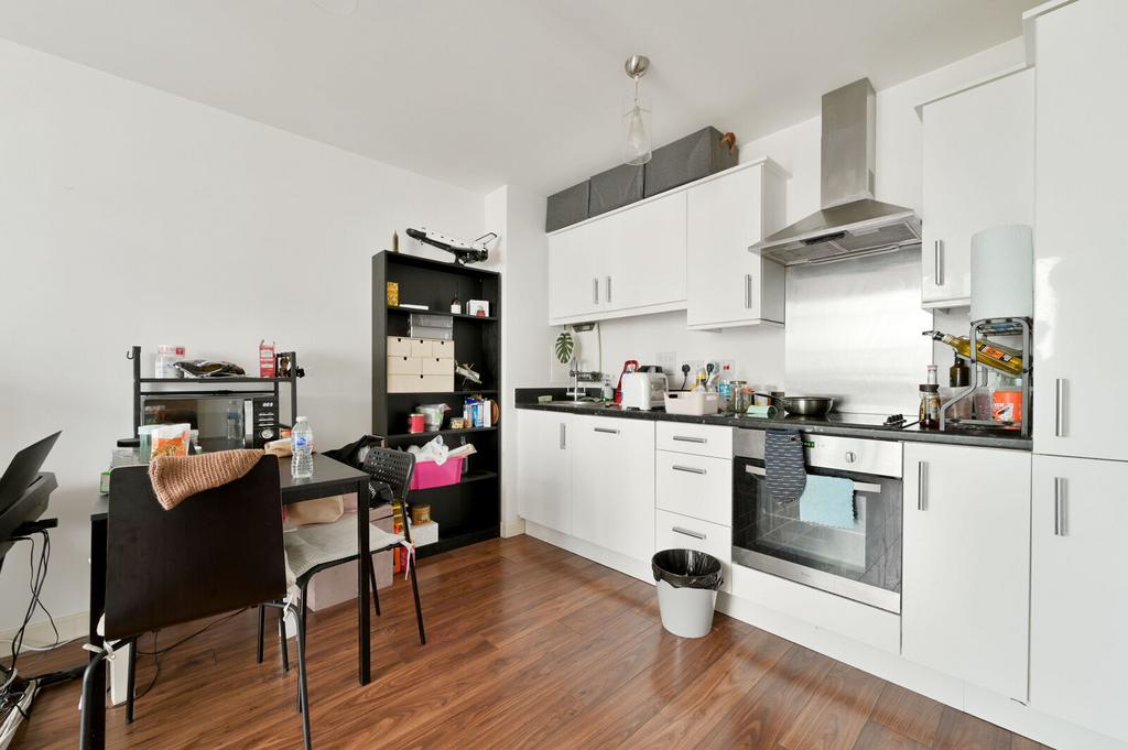 Apartment in Brentford - View 2