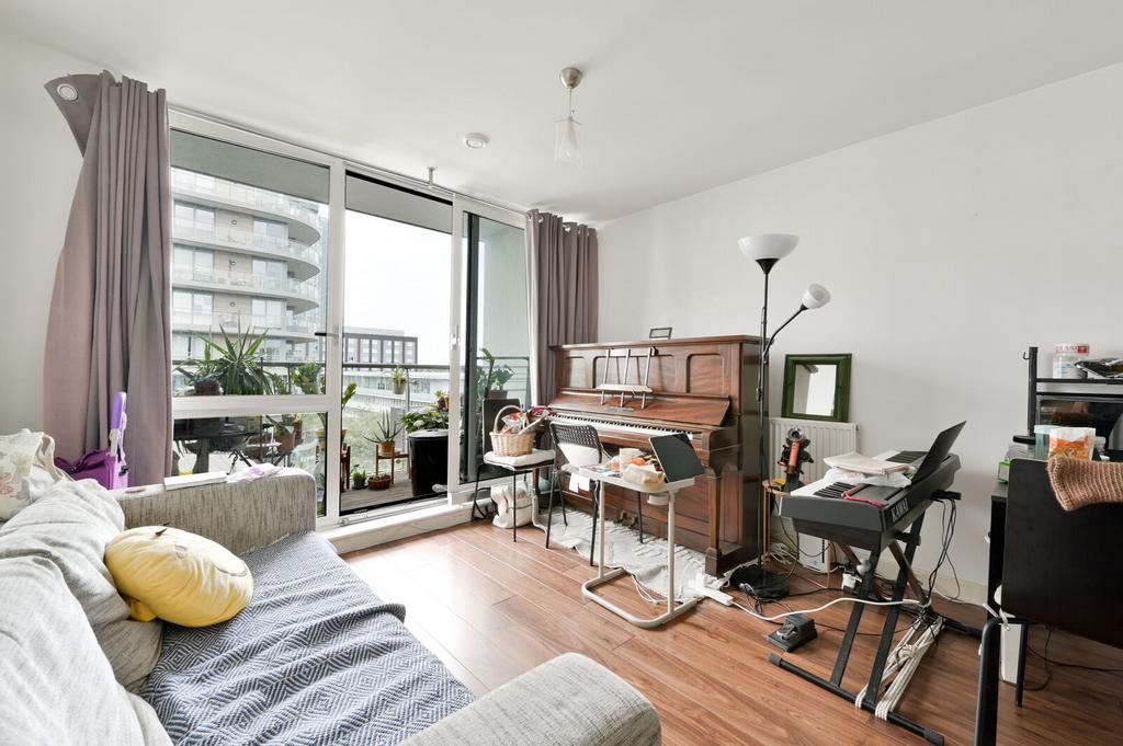 Apartment in Brentford - View 3