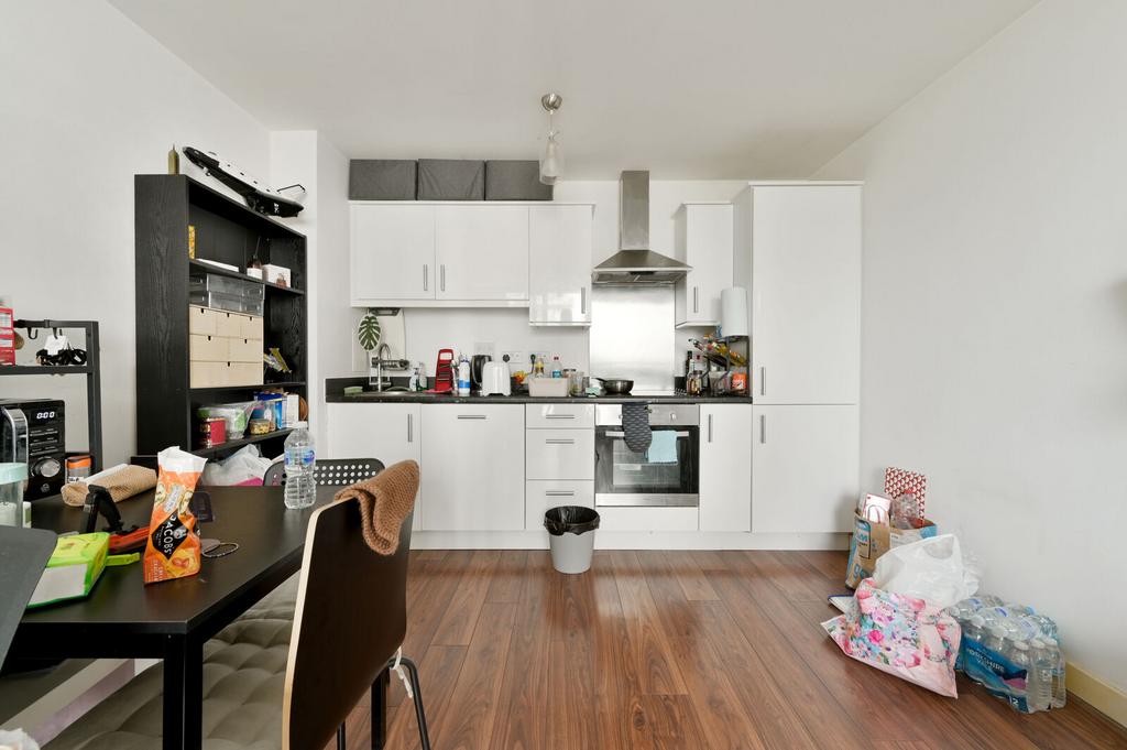 Apartment in Brentford - View 4