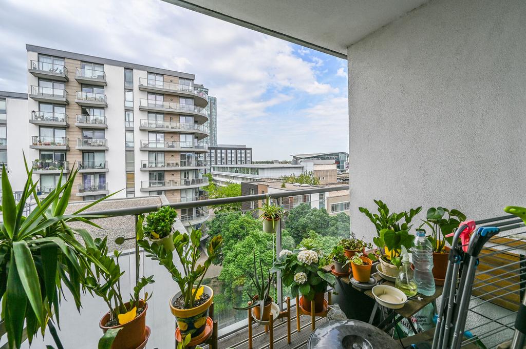 Apartment in Brentford - View 5