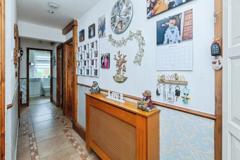 2 bedroom maisonette for sale, Queens Road, Leicester, Leicestershire, LE8