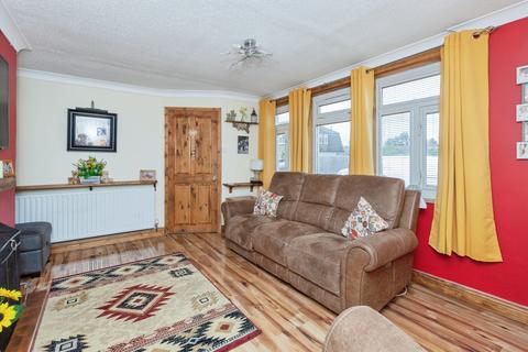 2 bedroom maisonette for sale, Queens Road, Leicester, Leicestershire, LE8