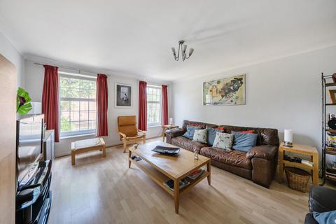 Guildown Avenue, Woodside Park, London, N12