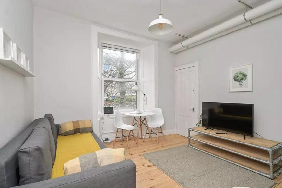 Apartment in Edinburgh - View 3