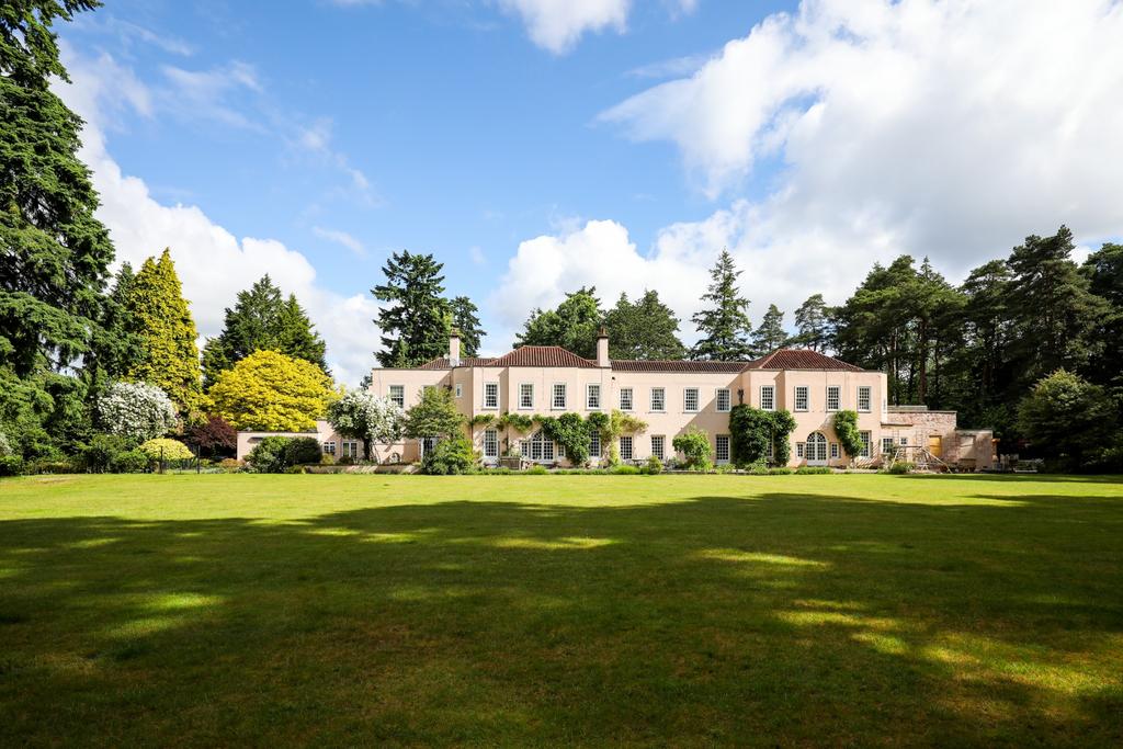 House in Surrey Heath, Windlesham - View 2