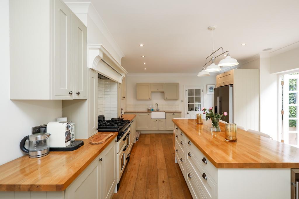 House in Surrey Heath, Windlesham - More