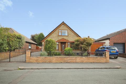 4 bedroom detached bungalow for sale, Ullswater Road, Dewsbury