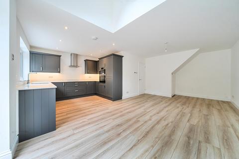 4 bedroom semi-detached house for sale, Willett Way, Petts Wood, Orpington