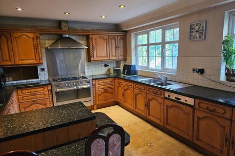 5 bedroom detached house for sale, Park Road, Slough SL2