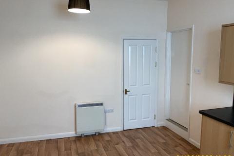 2 bedroom flat to rent, Broad Street, South Molton, EX36