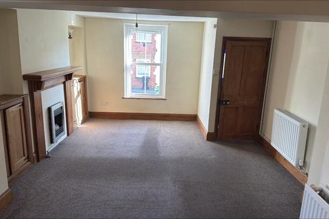3 bedroom terraced house to rent, West Street, South Molton, EX36