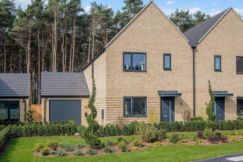 3 bedroom semi-detached house for sale, at Elmstead RG40