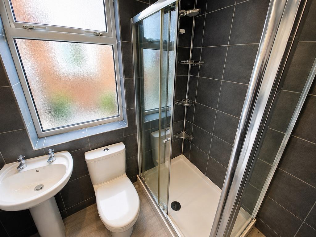 House in Salford - View 5