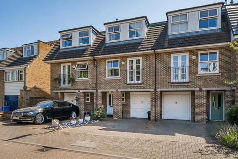 North Place, Teddington, TW11