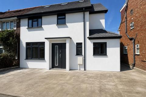6 bedroom house share to rent, Stoke Poges Lane, Slough, SL1 3LJ