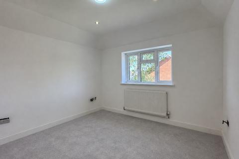 6 bedroom house share to rent, Stoke Poges Lane, Slough, SL1 3LJ