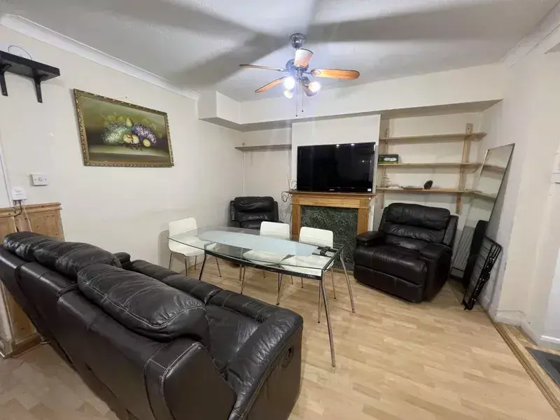 House in Mitcham, Morden - View 3