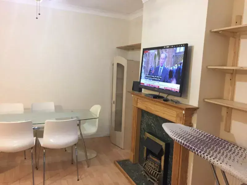 House in Mitcham, Morden - View 5