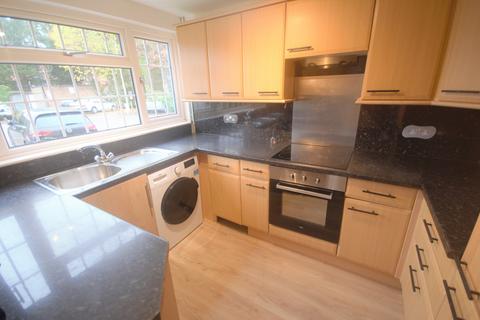 3 bedroom terraced house to rent, Long Green, IG7 4JE