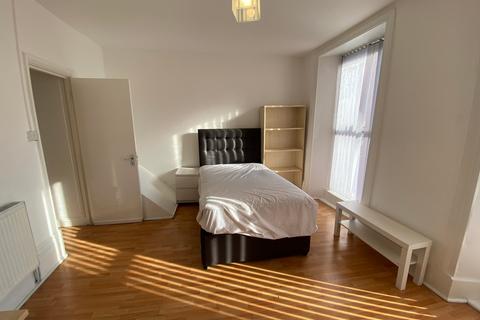 1 bedroom apartment to rent, Camden High Street, London, NW1