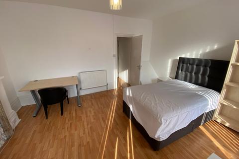 1 bedroom apartment to rent, Camden High Street, London, NW1