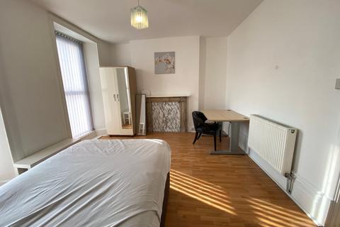 1 bedroom apartment to rent, Camden High Street, London, NW1