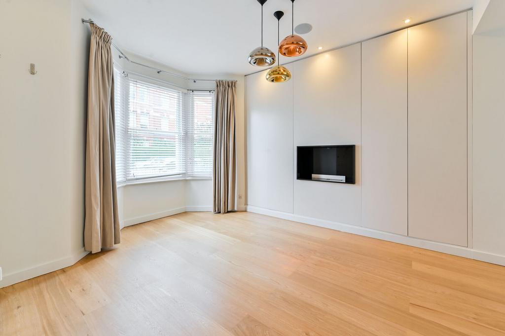 House in London - View 2