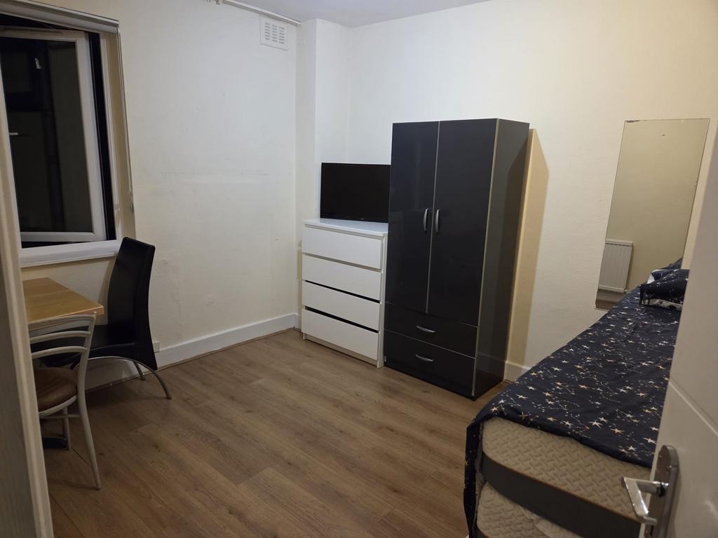 House in London - View 3