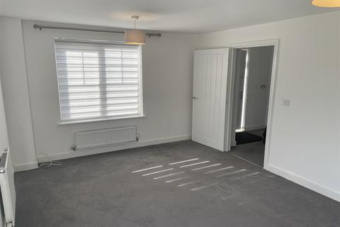 3 bedroom semi-detached house to rent, Golborne, Warrington WA3
