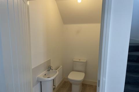 3 bedroom semi-detached house to rent, Golborne, Warrington WA3
