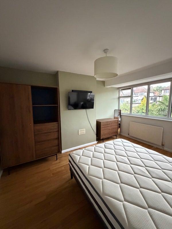 House in Woodford Green - View 3
