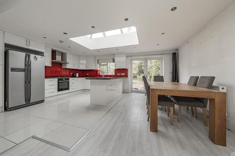 3 bedroom semi-detached house to rent, Ferrers Avenue, West Drayton UB7